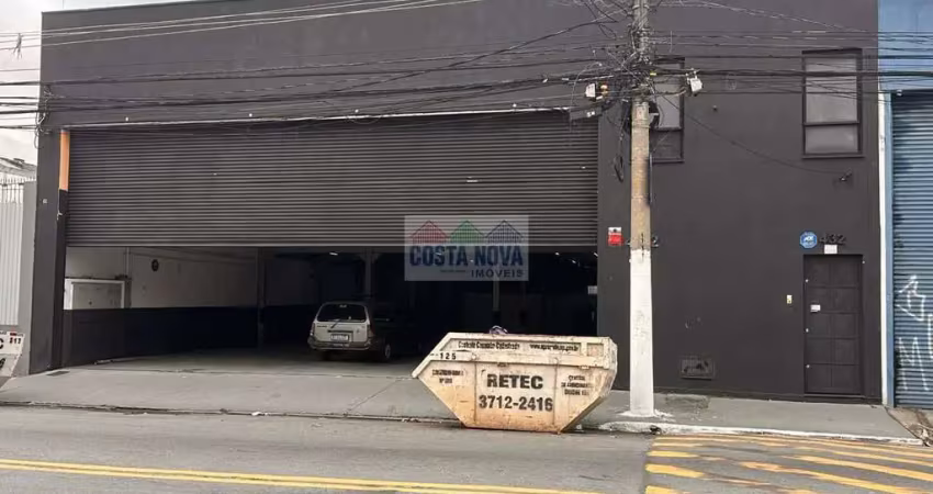 Galpão para locação com 500m², 3 salas amplas, 4 banheiros e 6 vagas próximo á centro comercial