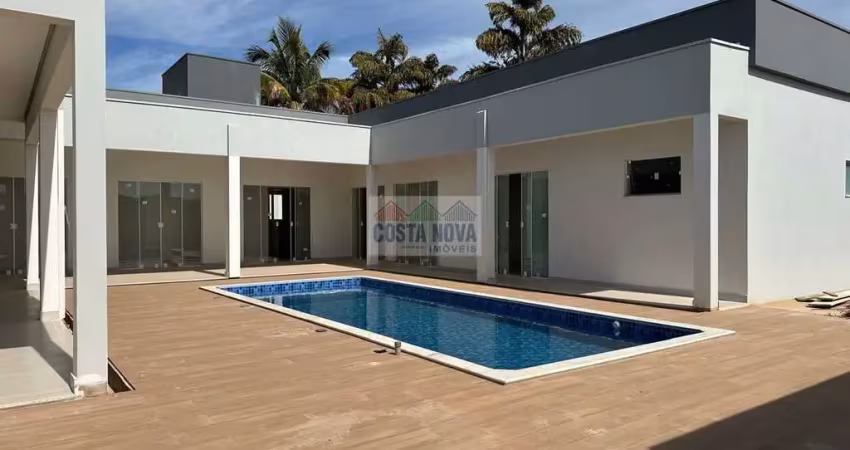 Casa de alto padrão com 4 suítes e lazer completo no condomínio campo alegre