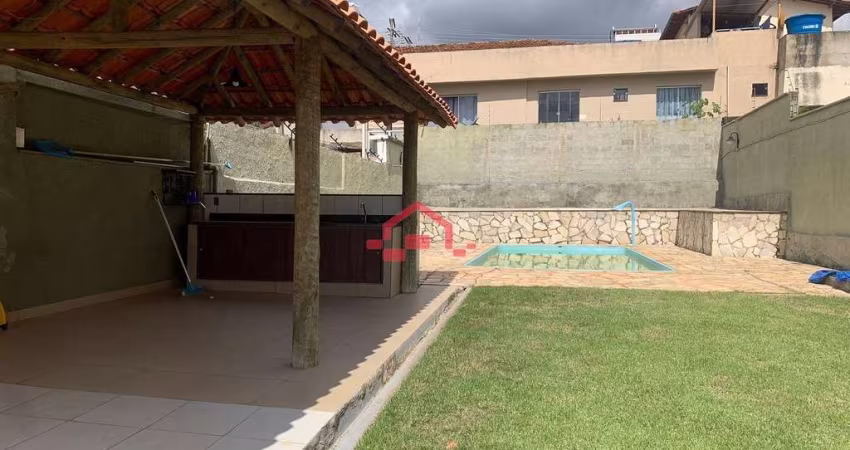 Casa para locação no bairro Santa Efigênia com 03 quartos, 02 salas, 01 piscina, 01 vaga de garagem