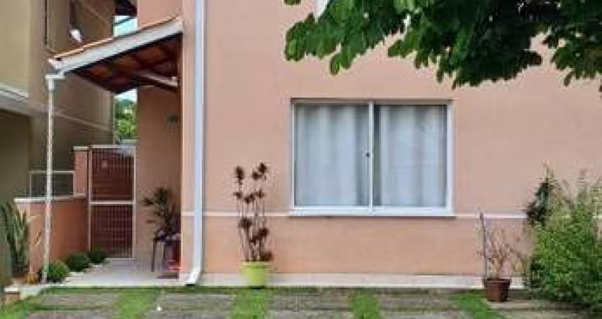 Casa em Condomínio à Venda em Cotia-SP, Bairro Jardim Petrópolis - 3 Quartos, 1 Suíte, 2 Salas, 2 Vagas de Garagem - 82m²