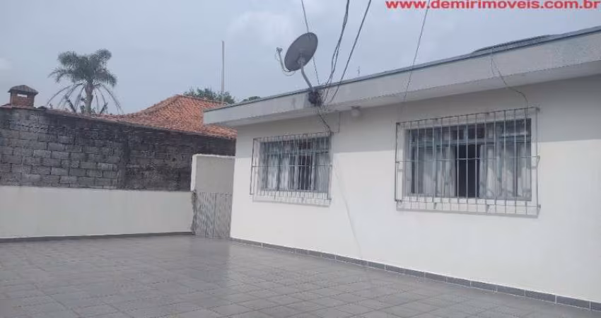 Imperdível casa à venda em Cotia-SP, Parque Alexandre: 5 quartos, 1 suíte, 2 salas, 2 banheiros, 4 vagas de garagem, 82,00 m² de área.