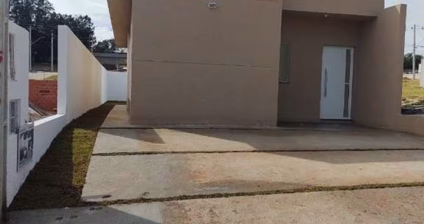 Casa em Condomínio de Alto Padrão em Cotia-SP, Bairro Caucaia: 2 quartos, 1 suíte, 2 salas, 2 banheiros, 2 vagas, 80m².
