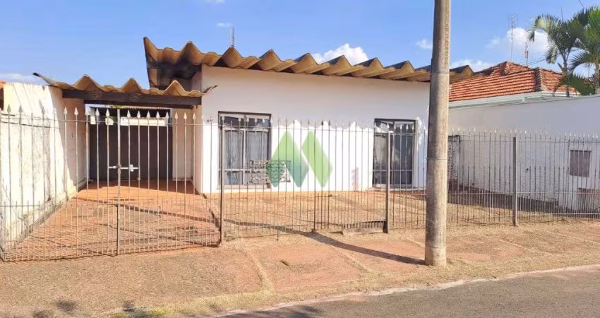 Casa 3 Dormitórios à venda - Vila Carmelo - Botucatu/SP