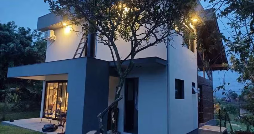 À Venda: Residência de Alto Padrão – Praia do Rosa / Ibiraquera – Imbituba/SC R$ 1.380.000