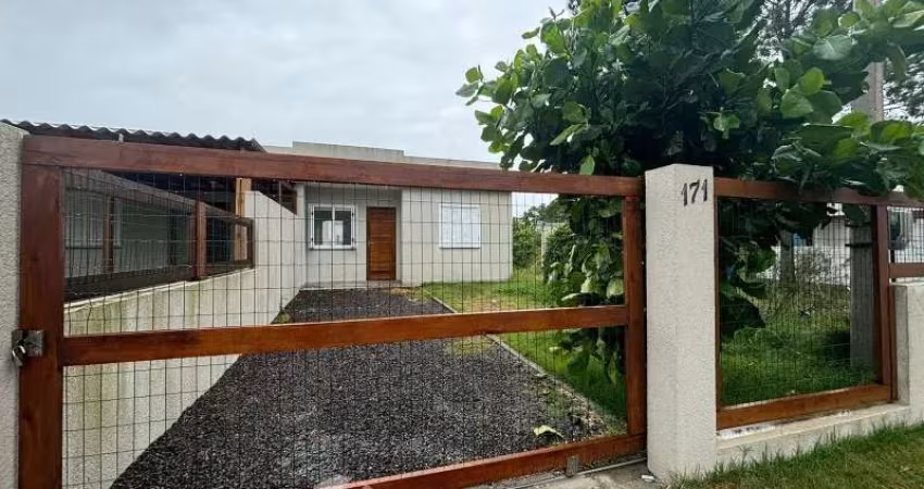 Seu novo lar em Nova Tramandaí- casa dois dormitórios, com pátio frente e fundos para locação anual.