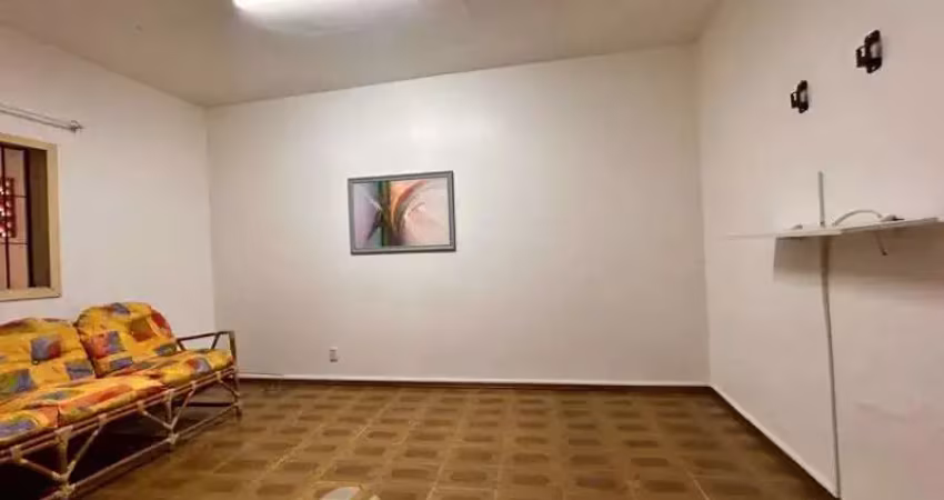 Locação anual de apartamento de 2 dormitorios na avenida principal da cidade