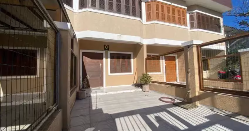 Duplex mobiliado para locação anual – 3 quadras do mar!