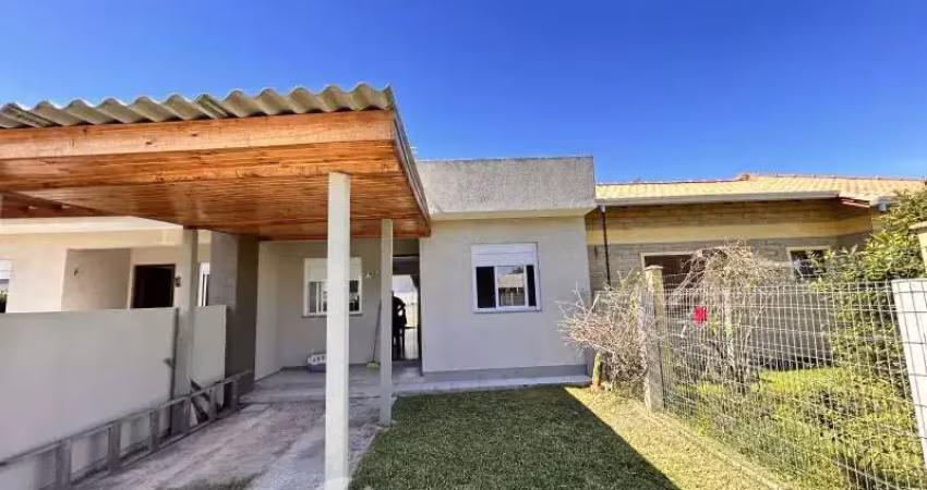 Locação anual em nova tramandaí – casa geminada com pátio e vaga coberta