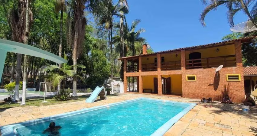 Chácara à venda, 3 quartos, 1 suíte, 8 vagas, Jardim Pinheirinho - Embu das Artes/SP