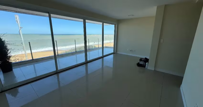 Apartamento com 3 quartos para alugar na Rua Camil Tanos, Praia Campista, Macaé