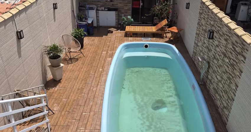 Casa com 2 quartos para alugar na Rua Kléber Guimarães, Ajuda, Macaé