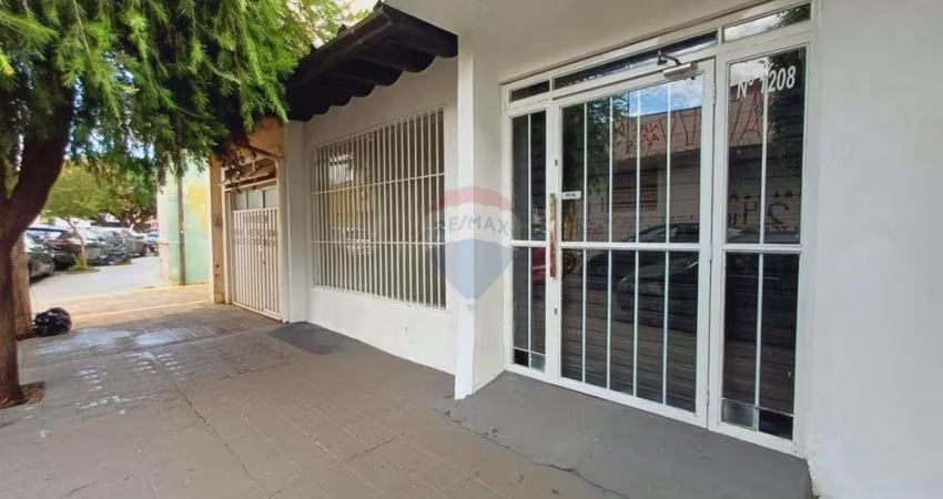 Casa térrea com 3 quartos (1 suíte), edícula e Salão Comercial Independente