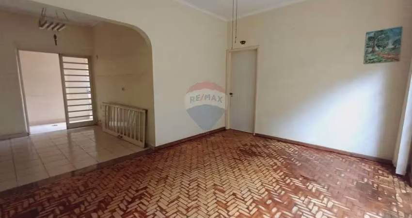 Casa térrea com 3 quartos (1 suíte), edícula e salão comercial independente