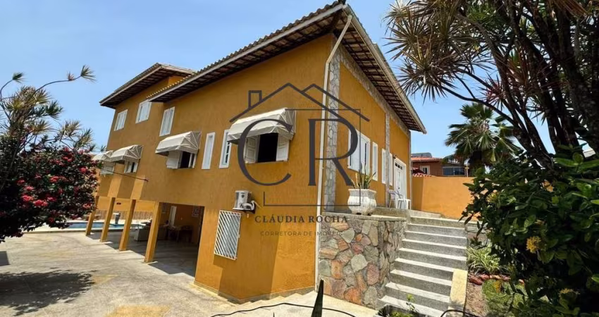 Casa imponente, extremamente conservada! Próxima a praia!