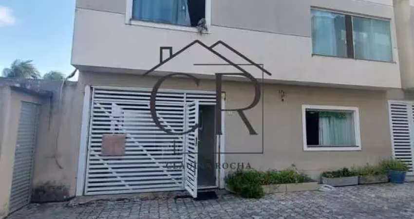Casa duplex com 3 suítes a poucos metros do mar, na praia do flamengo!