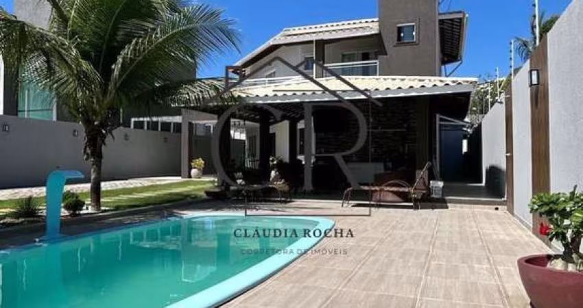 Maravilhosa casa com 3 suítes em Vilas do Atlântico! Condomínio fechado!