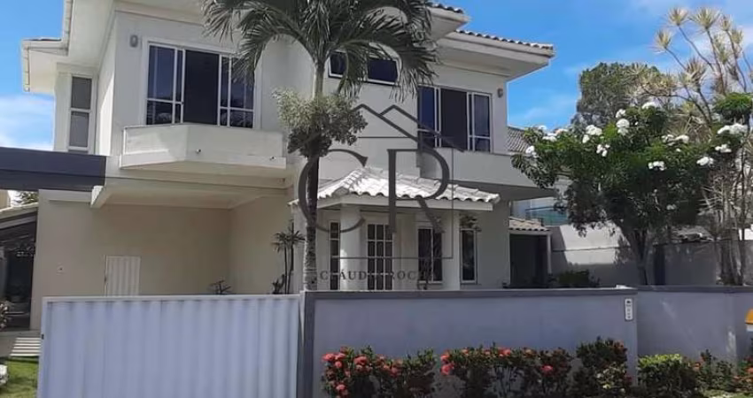 Maravilhosa casa em condomínio fechado com excelente área verde!