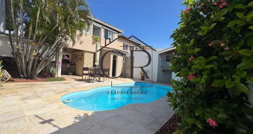 Oportunidade ímpar de adquirir sua casa com um bela piscina privativa!