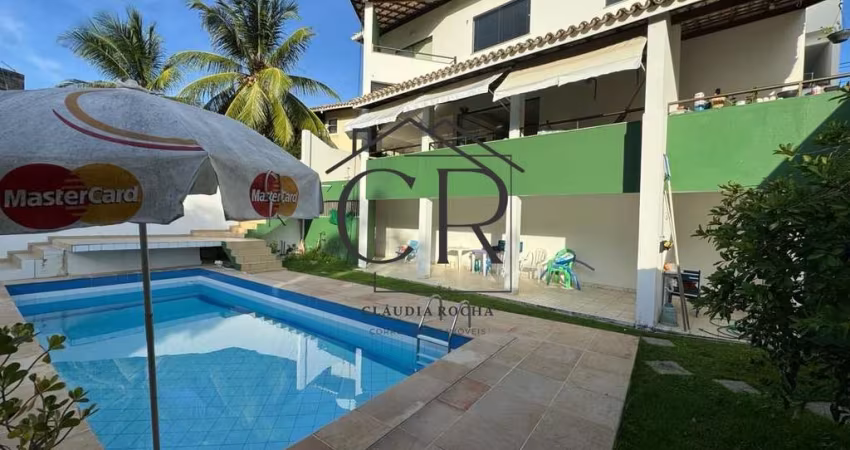 Fantástica casa no coração de Vilas do Atlântico com ampla área verde, alameda fechada!