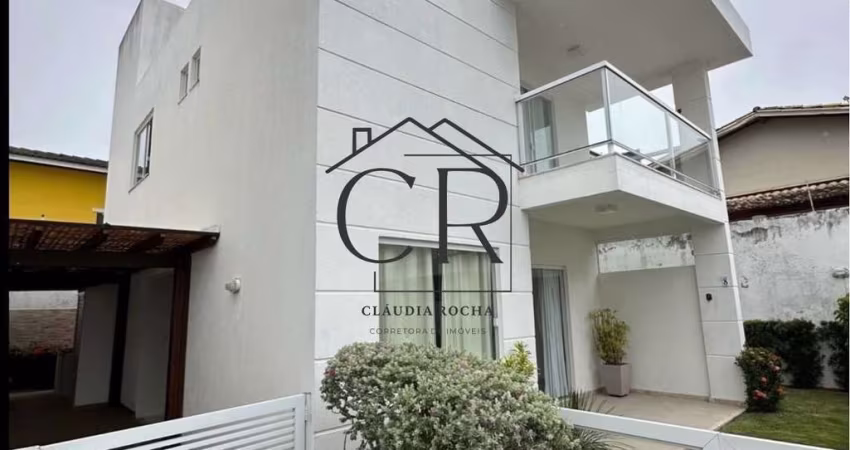 Casa duplex em condomínio fechado!