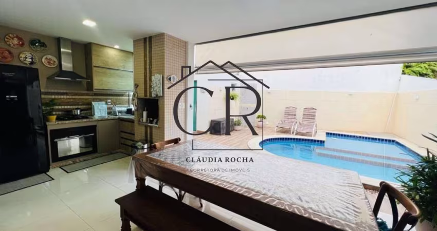 Casa sensacional em condomínio com portaria 24h, impecável!