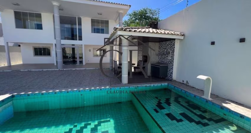 Maravilhosa casa em condomínio fechado na Priscila Dutra, ao lado de Vilas do Atlântico!
