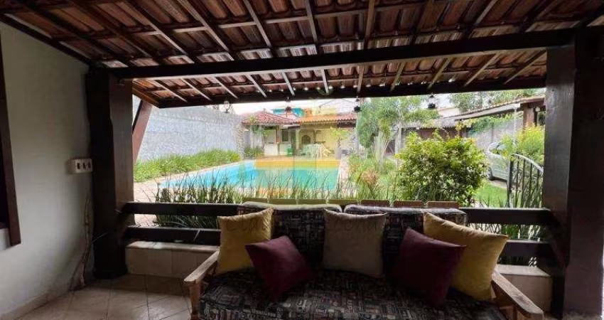 Maravilhosa casa em alameda fechada com portaria 24h!