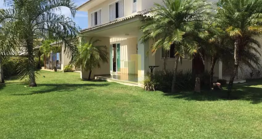 Linda casa com ótima infraestrutura de lazer e a apenas 10m de uma das praias mais lindas, aproveite essa oportunidade !!!