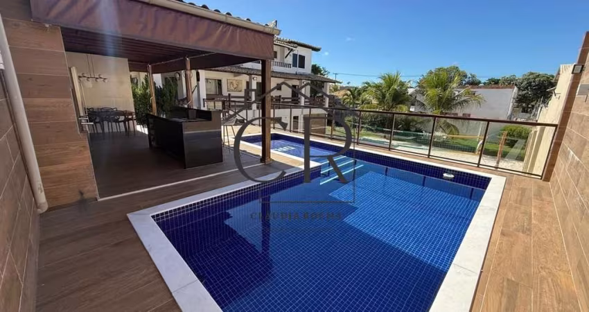 Impecável! Casa em alameda com portaria 24h, no coração de Vilas do Atlântico!