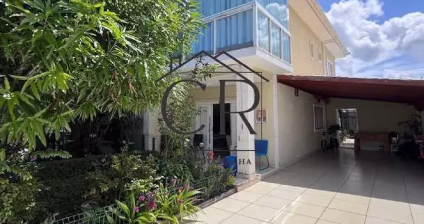 Maravilhosa casa no condomínio portão do sol, em buraquinho!