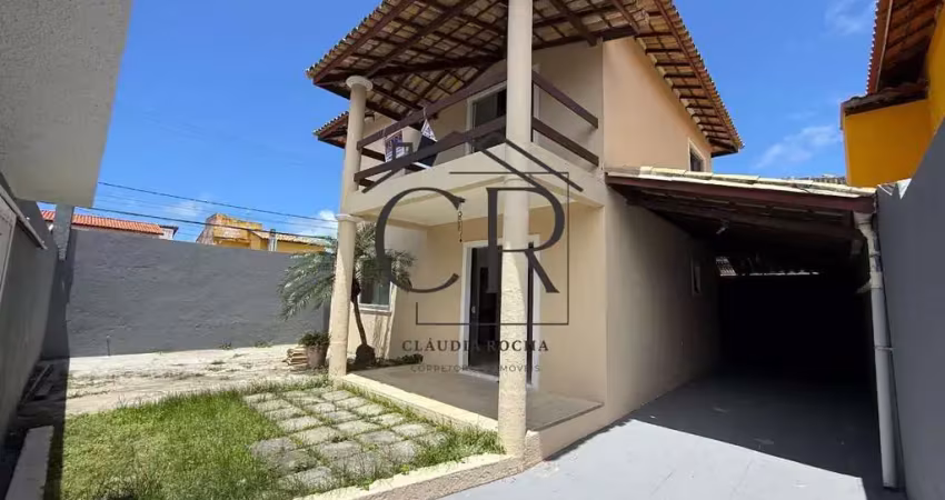 Excelente casa solta, com bastante área externa, próxima a praia mais linda do litoral!