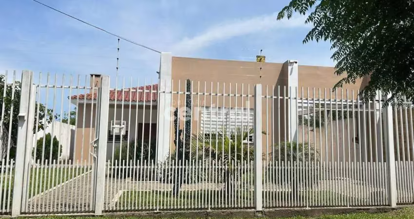 Casa 4 dormitórios com piscina