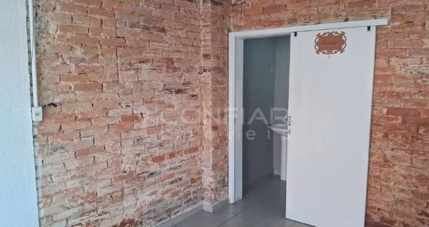 Sala Comercial para Locação no Bairro Anita Garibaldi por R$1.600.00