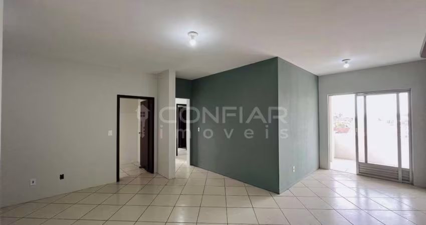 Apartamento amplo com 3 quartos sendo 1 suíte no Bairro Iririu por R$1.750,00 + TAXAS