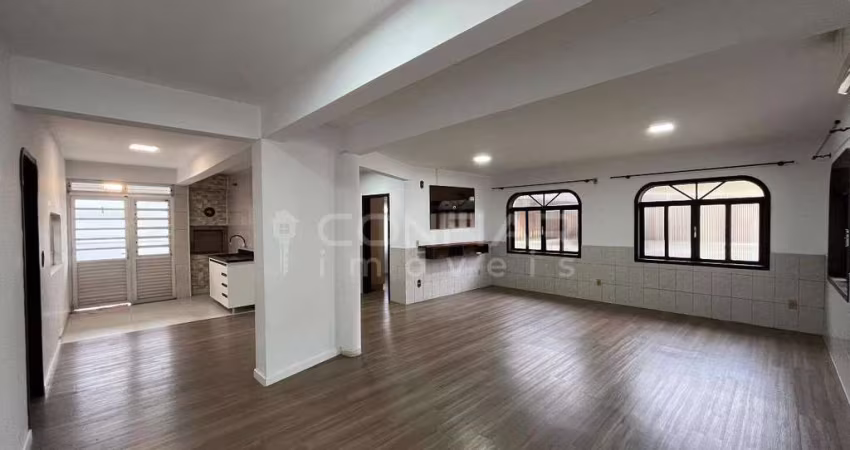 Casa piso superior com 5 quartos sendo 1 suíte no Iririu por R$5.500,00 + TAXAS