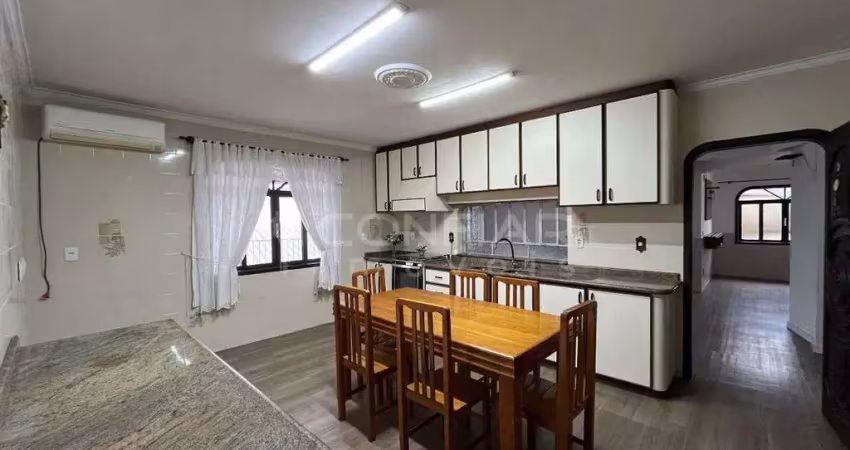 Casa piso superior com 5 quartos sendo 1 suíte no iririu por r$4.500,00 + taxas