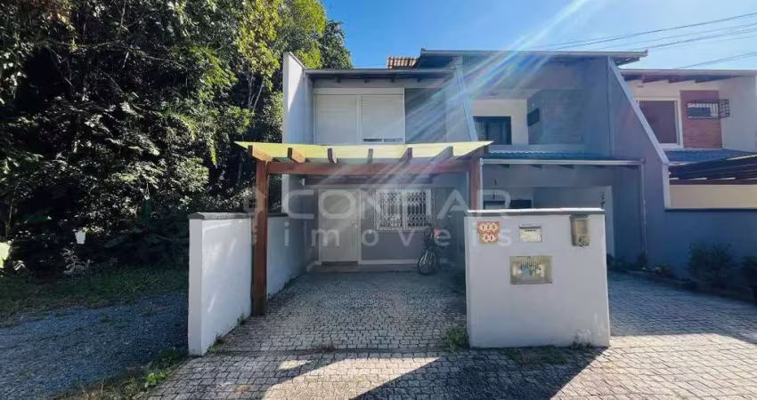 Casa residencial para locação no Bairro Glória por R$2.500,00 + TAXAS