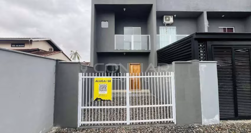 Geminado com 3 quartos sendo 1 suíte para locação no vila nova por r$2.200,00 + taxas
