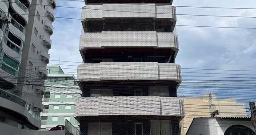 Espaçoso apartamento a 1 quadra do mar