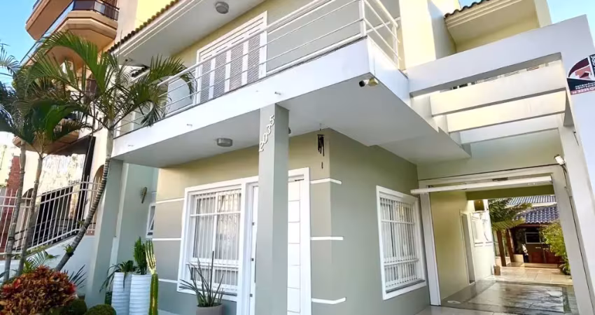 Linda e ampla casa com 3 suítes e piscina