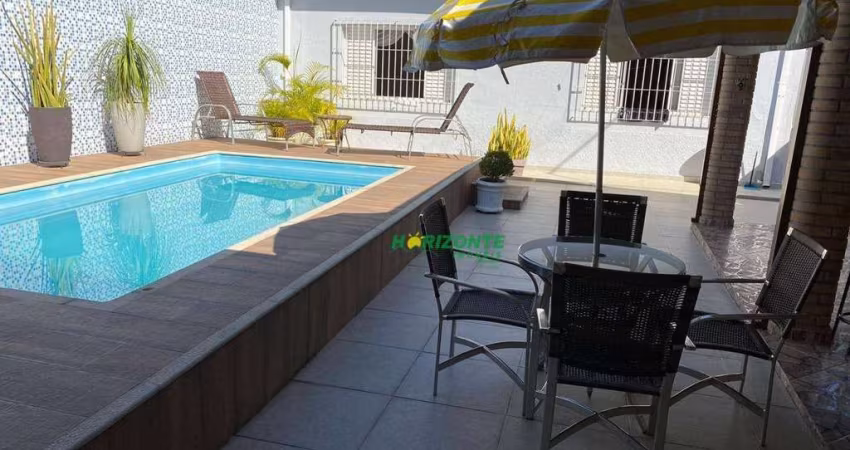 Casa com 3 dormitórios à venda, 250 m² por R$ 890.000,00 - Vila Geny - Lorena/SP