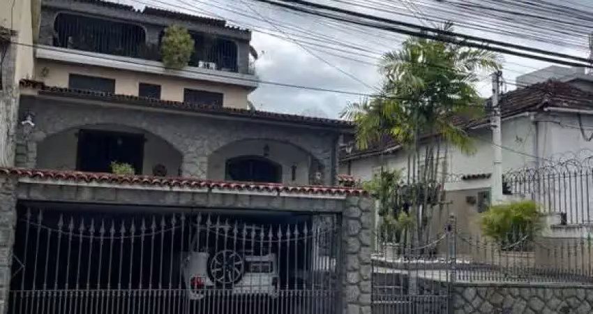 Casa para Venda em Niterói, Fonseca, 5 dormitórios, 1 suíte, 5 banheiros, 2 vagas