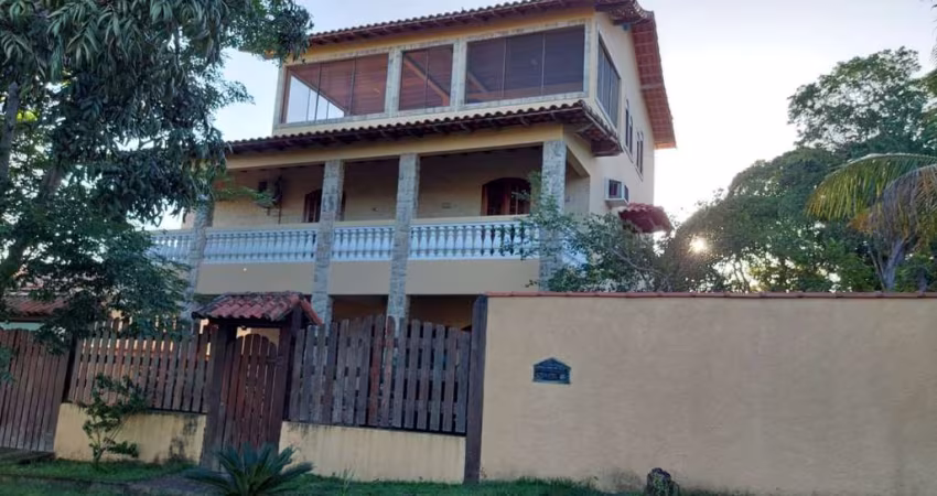 Casa para Venda em Maricá, Jaconé, 6 dormitórios, 2 suítes, 4 banheiros, 3 vagas