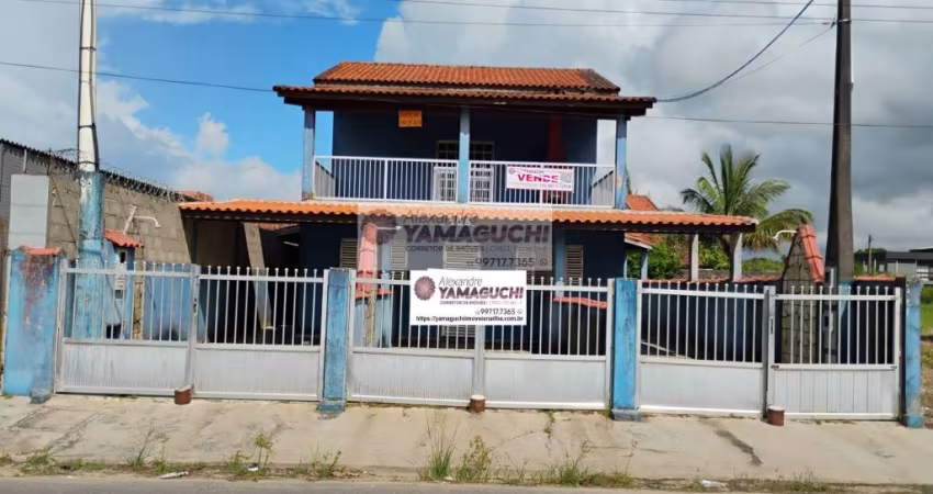 Oportunidade!!!  Imóvel com 03 casas bem alocadas no mesmo Lote, perto da praia e do centro