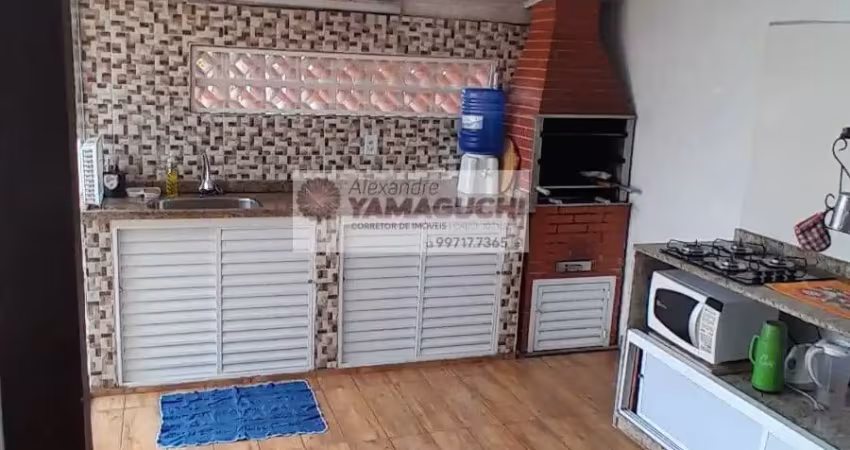 Casa em ilha comprida próximo a praia, com bom rendimento em locação para finais de semana e feriados.