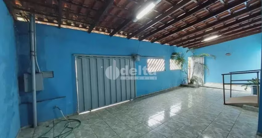 Ótima Casa à venda de 4 quartos e 2 vagas de garagem cobertas.