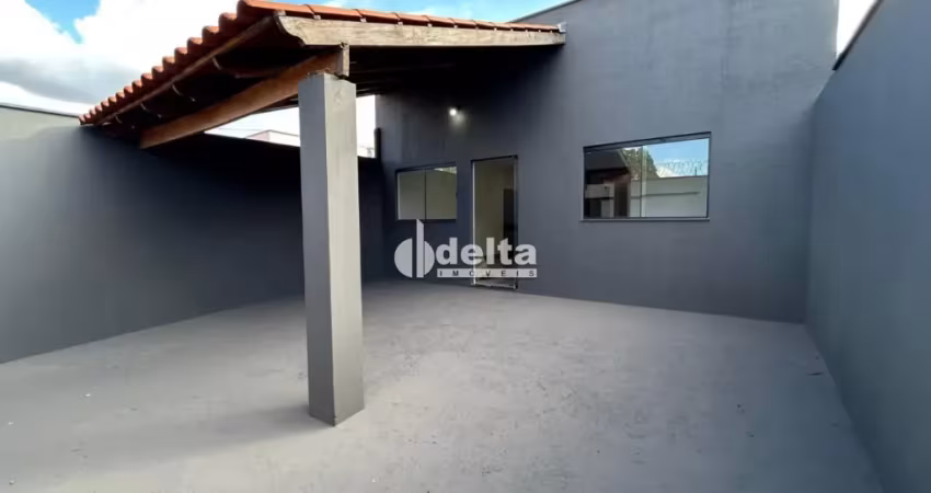 Casa Residencial, 02 Quartos, Suíte, 02 Vagas, Bairro Taiaman