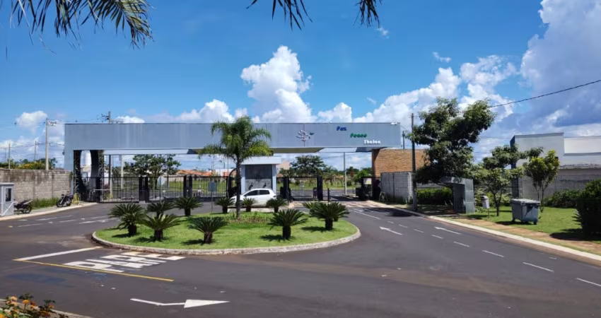 Belíssima Casa em Condomínio Fechado com Lazer Completo
