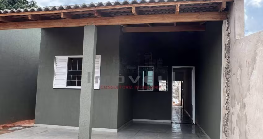 Casa com 2/4 sendo 1 suíte no Canelas