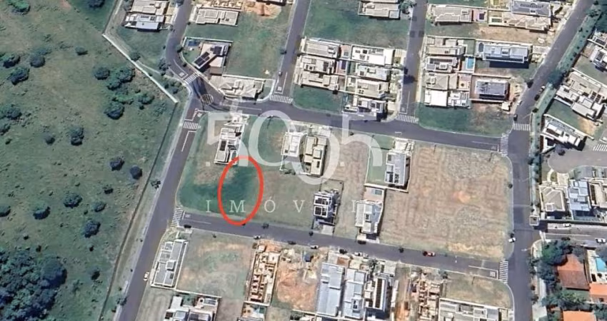 Lote de 360m2 em declive com excelente localização à venda no condomínio Reserva Saint Paul em Itu.